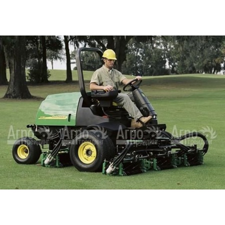 Бензиновая газонокосилка  для фейрвея Jonh Deere - 3225 С в Волжском